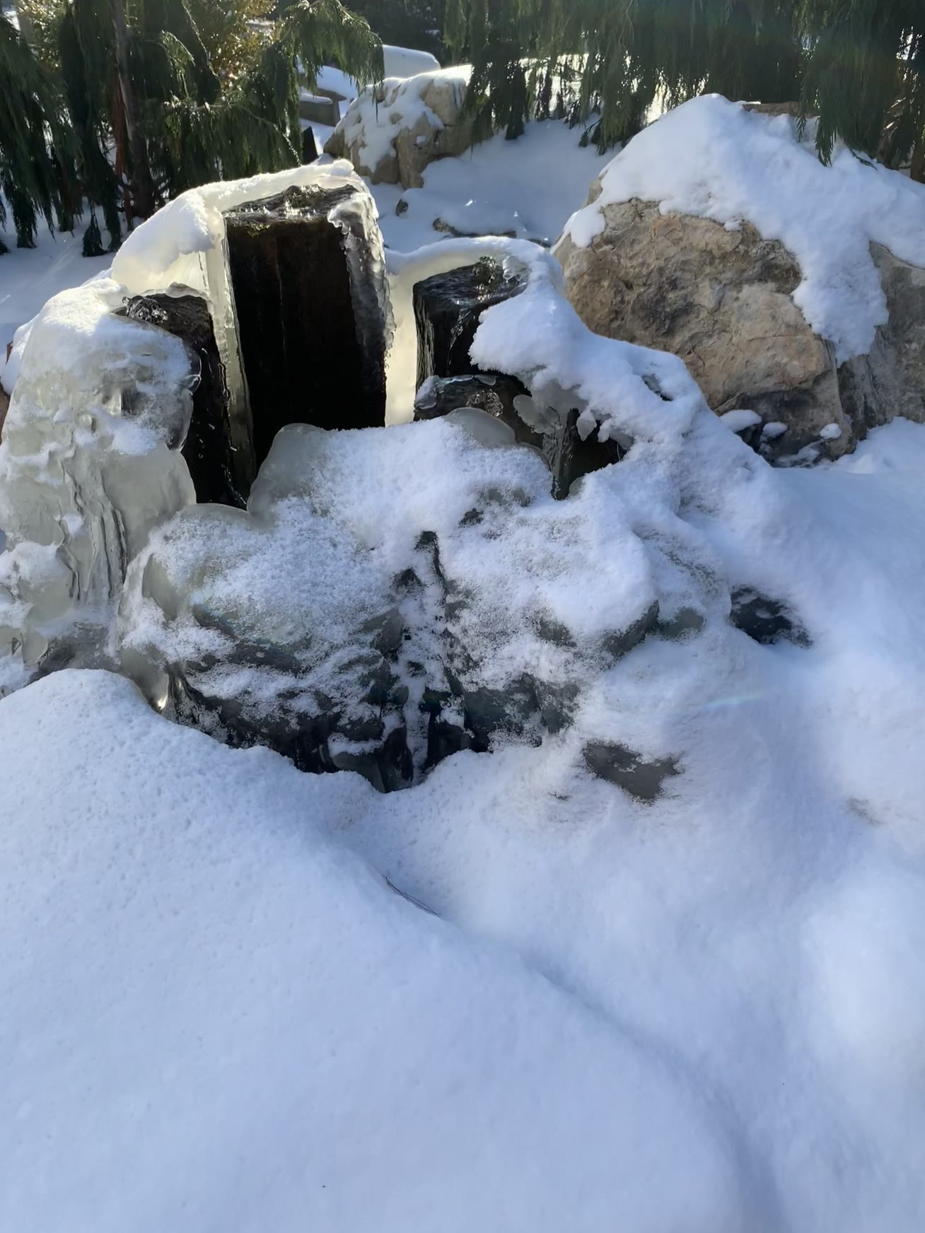 Winter waterfall feature